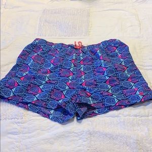 Vineyard Vines Girls Size L performance shorts